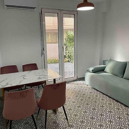 Family Apartment With Private Yard Next To Agios Dimitrios Church Thessaloníki Exteriör bild