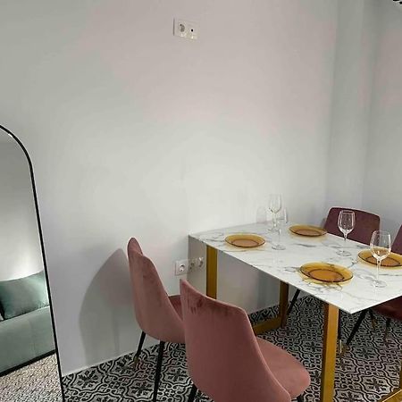 Family Apartment With Private Yard Next To Agios Dimitrios Church Thessaloníki Exteriör bild