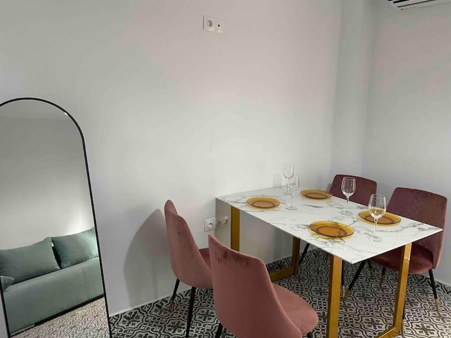 Family Apartment With Private Yard Next To Agios Dimitrios Church Thessaloníki Exteriör bild
