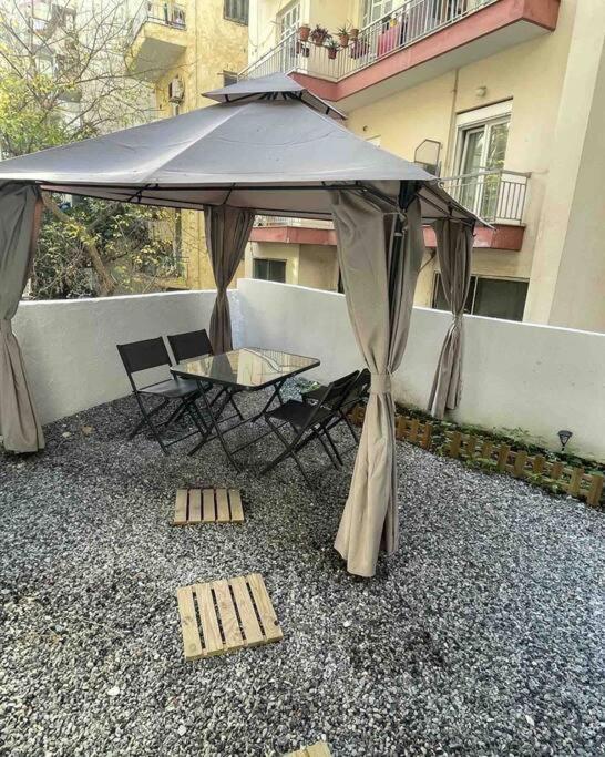 Family Apartment With Private Yard Next To Agios Dimitrios Church Thessaloníki Exteriör bild