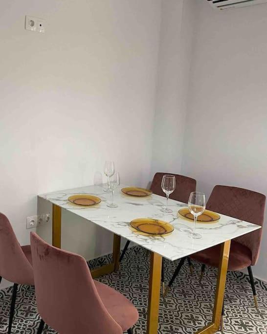 Family Apartment With Private Yard Next To Agios Dimitrios Church Thessaloníki Exteriör bild